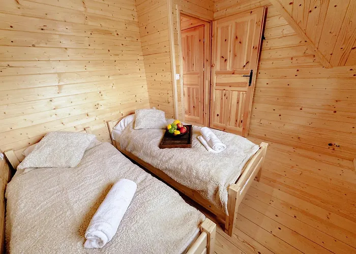 Osada Pod Modrzewiami Feriehus *